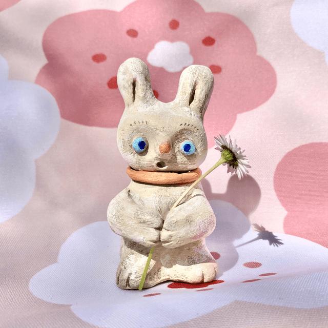 THE_RABBIT_WITH_DAISY
